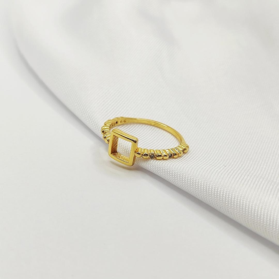ANEL DOURADO QUADRADO COM BORDA TRABALHADA