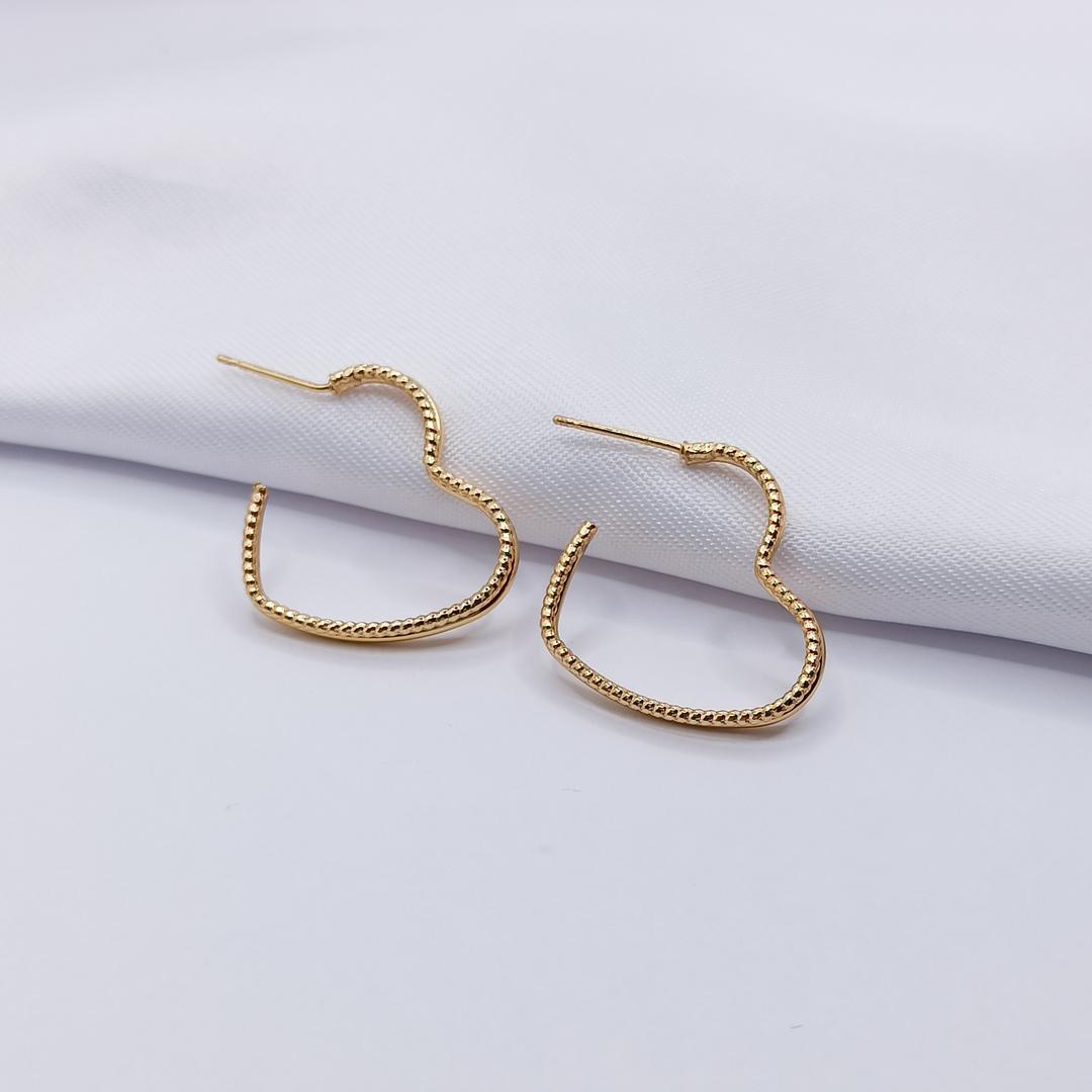 BRINCO DOURADO ARGOLA CORAÇÃO FIO LISO E FIO TRABALHADO