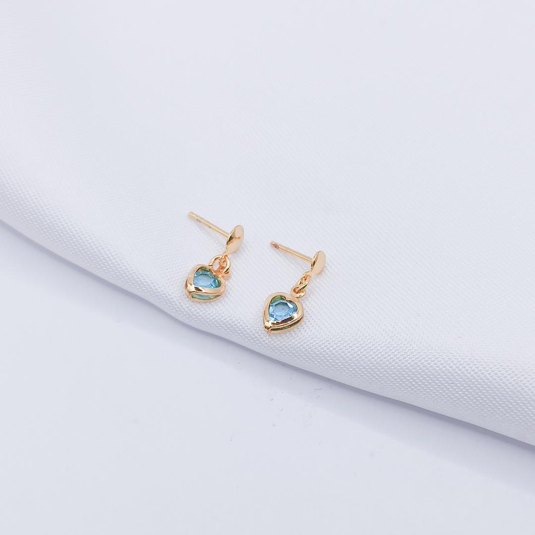 BRINCO DOURADO CORAÇÃO ZIRCÔNIA AZUL CLARO