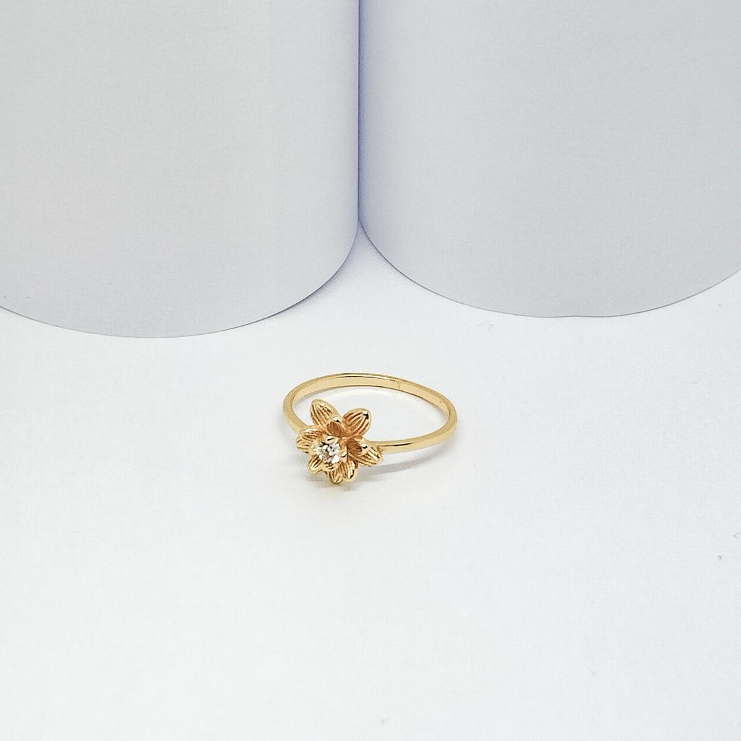 ANEL DOURADO FLOR TRABALHADA COM PONTO DE LUZ