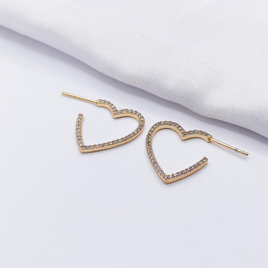 BRINCO DOURADO ARGOLA CORAÇÃO UMA FILEIRA DE ZIRCÔNIA