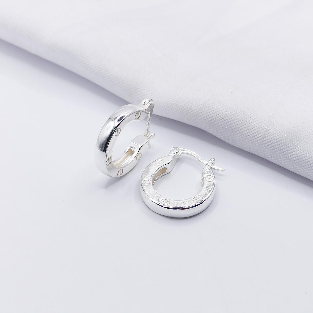 BRINCO PRATA ARGOLINHA INSPIRAÇÃO CARTIER