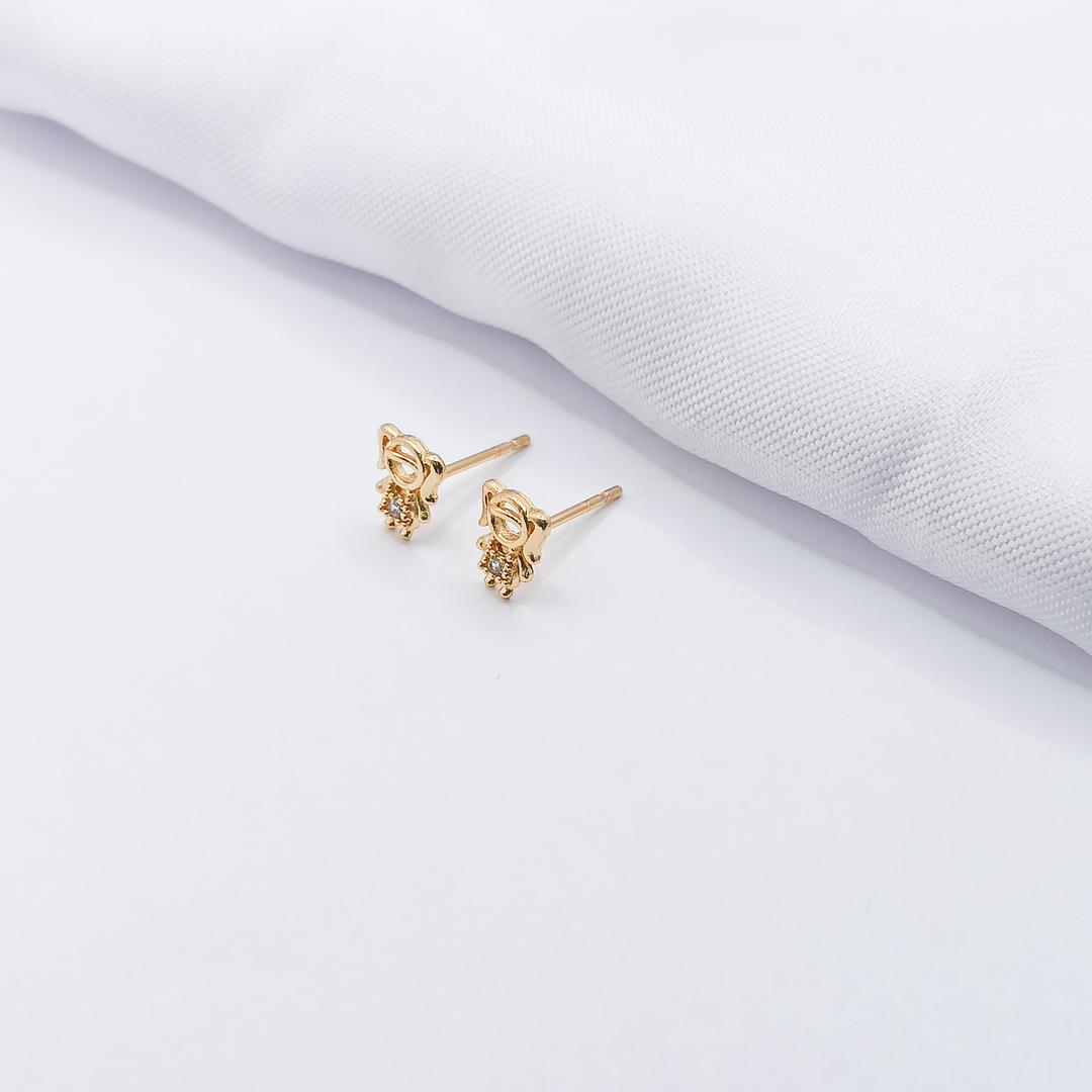 BRINCO DOURADO FILHA COM DETALHE EM ZIRCÔNIA