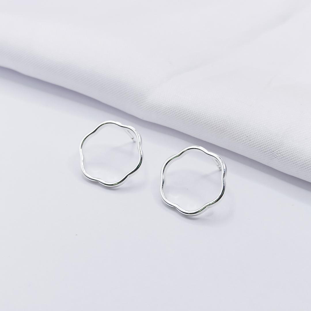 BRINCO PRATA CIRCULO VAZADO FIO LISO E ONDULADO