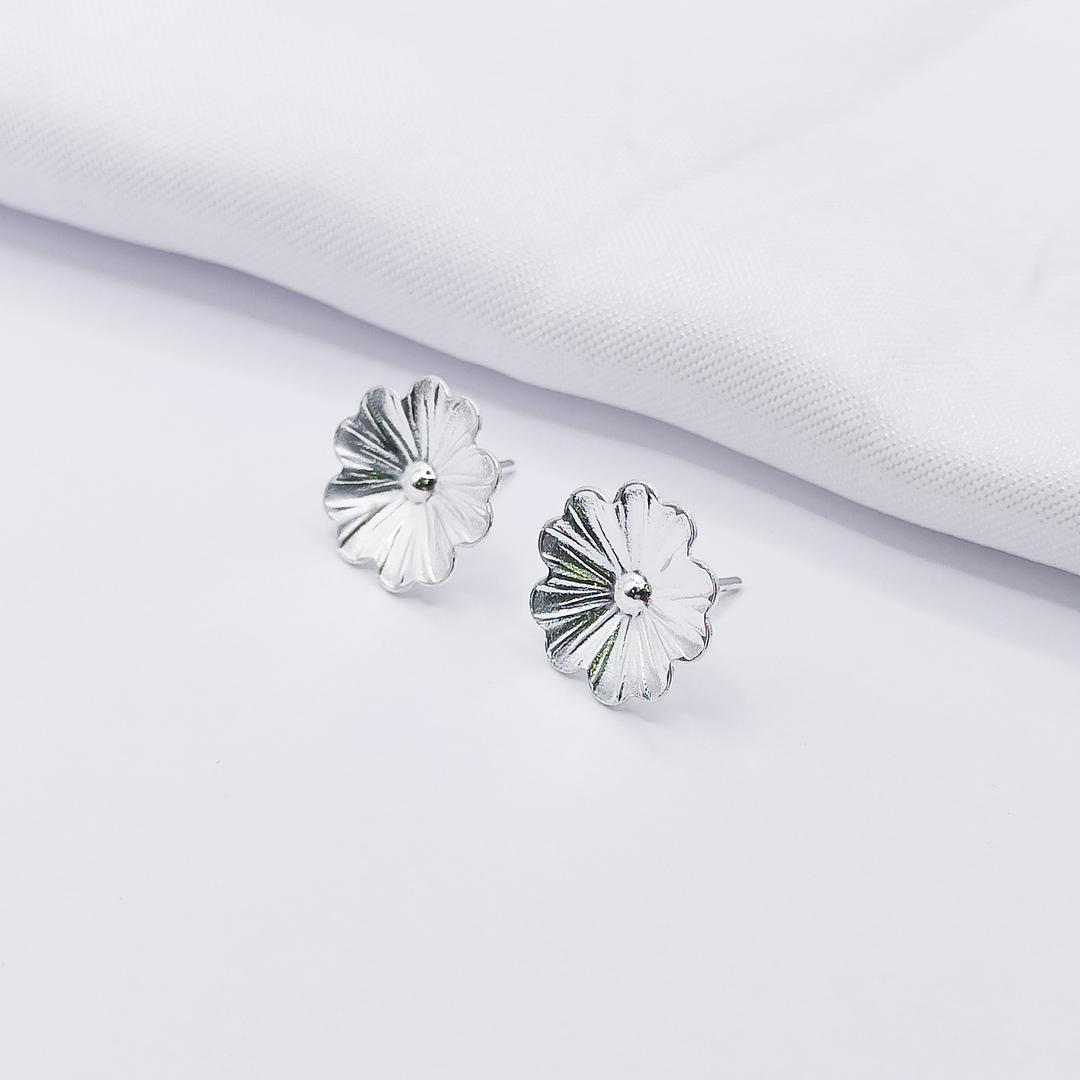 BRINCO PRATA FLOR DETALHADA