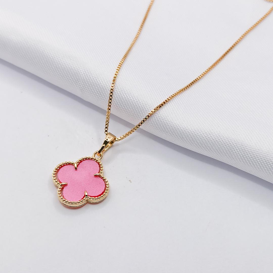 GARGANTILHA DOURADA INSPIRAÇÃO TREVO VAN CLEEF MADRE PÉROLA ROSA 45CM
