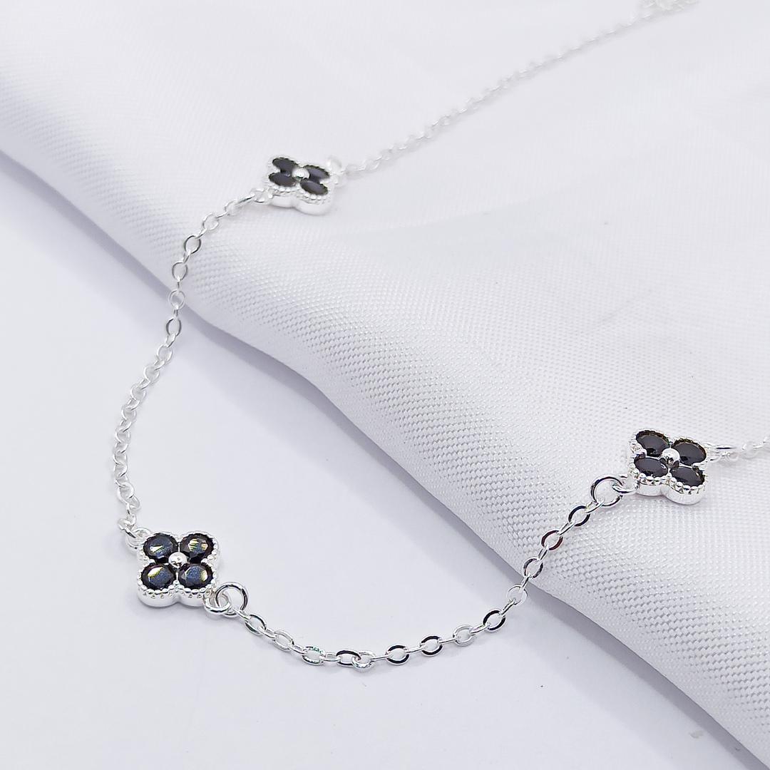 GARGANTILHA PRATA INSPIRAÇÃO COM MÚLTIPLOS TREVO VAN CLEEF BLACK 45CM