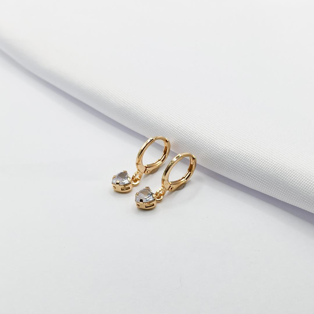 BRINCO DOURADO ARGOLINHA CLICK COM CORAÇÃO CRISTAL P