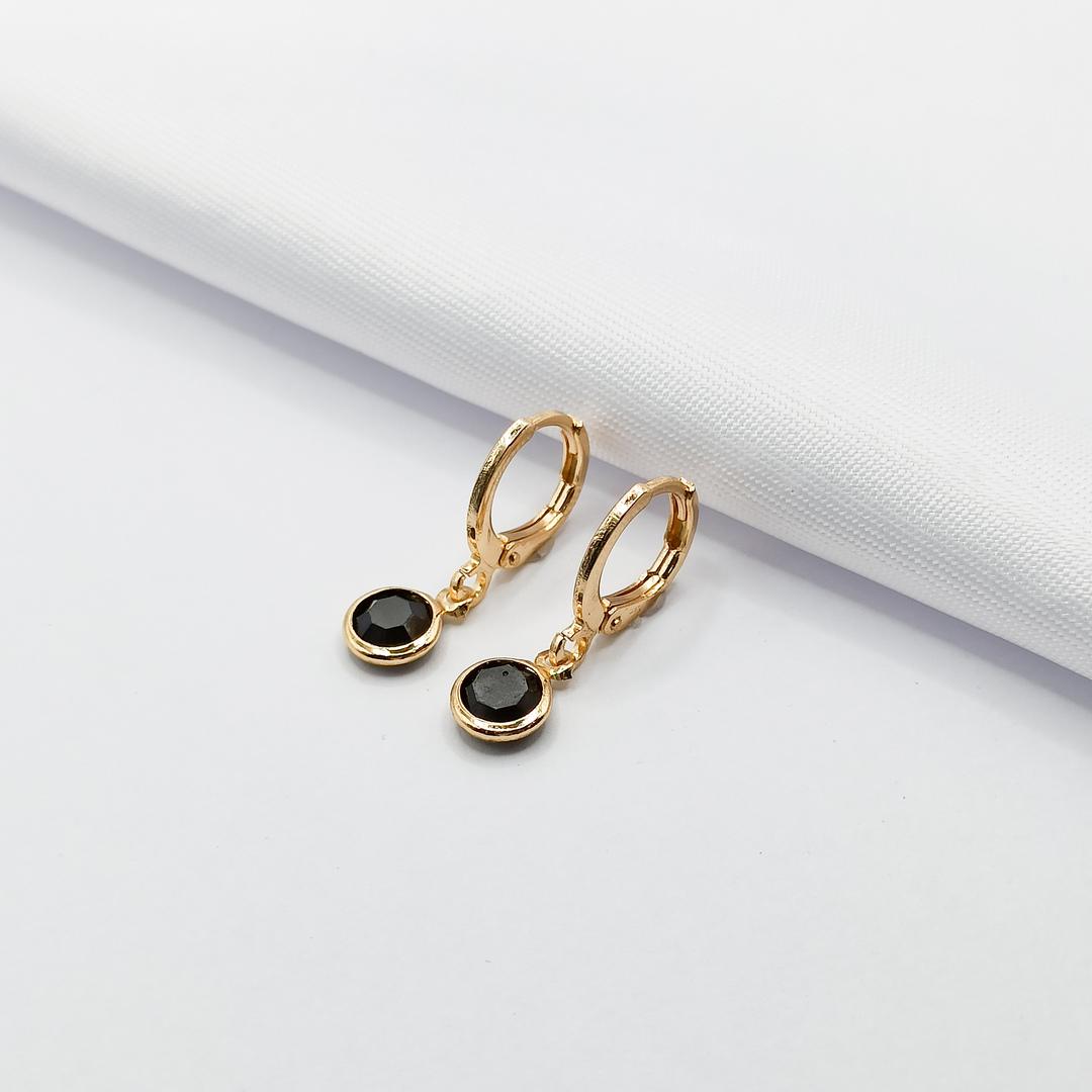 BRINCO DOURADO ARGOLINHA CLICK COM PONTO DE LUZ BLACK M