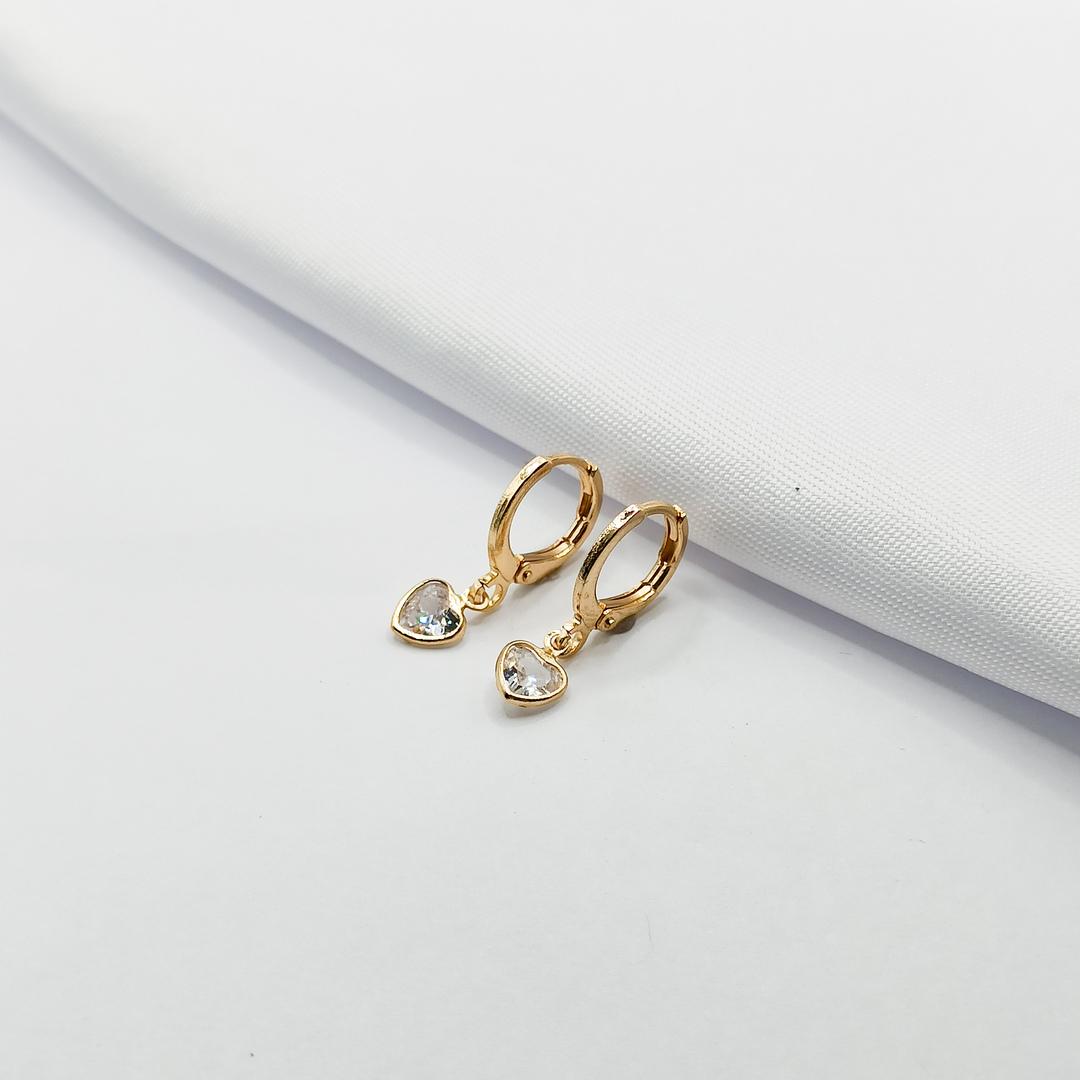 BRINCO DOURADO ARGOLINHA CLICK COM PONTO DE LUZ CORAÇÃO M
