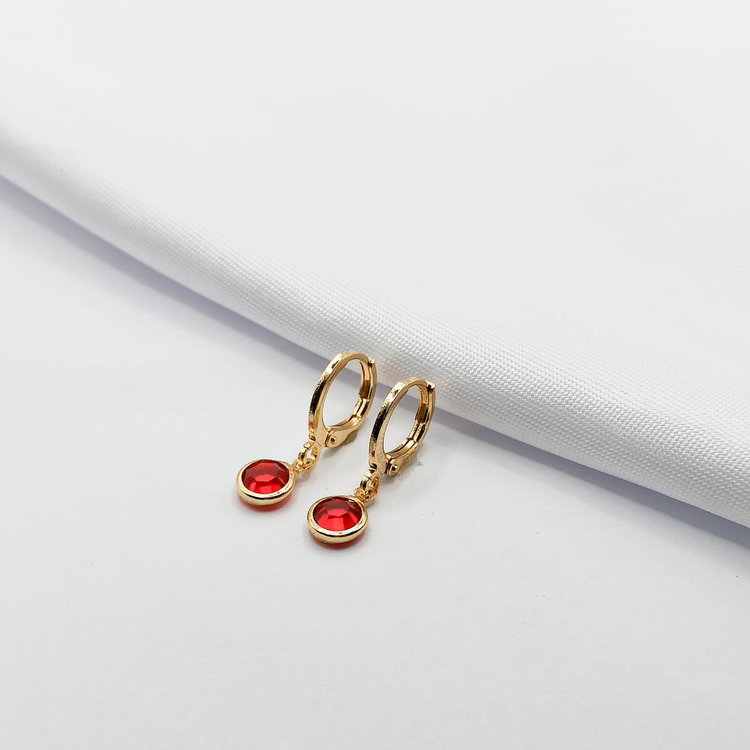 BRINCO DOURADO ARGOLINHA CLICK COM PONTO DE LUZ RUBI M