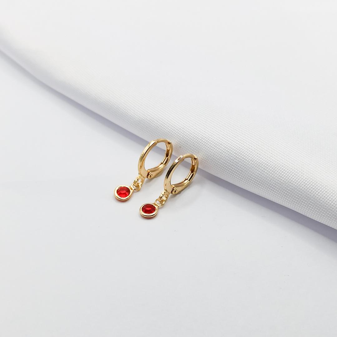 BRINCO DOURADO ARGOLINHA CLICK COM PONTO DE LUZ RUBI P