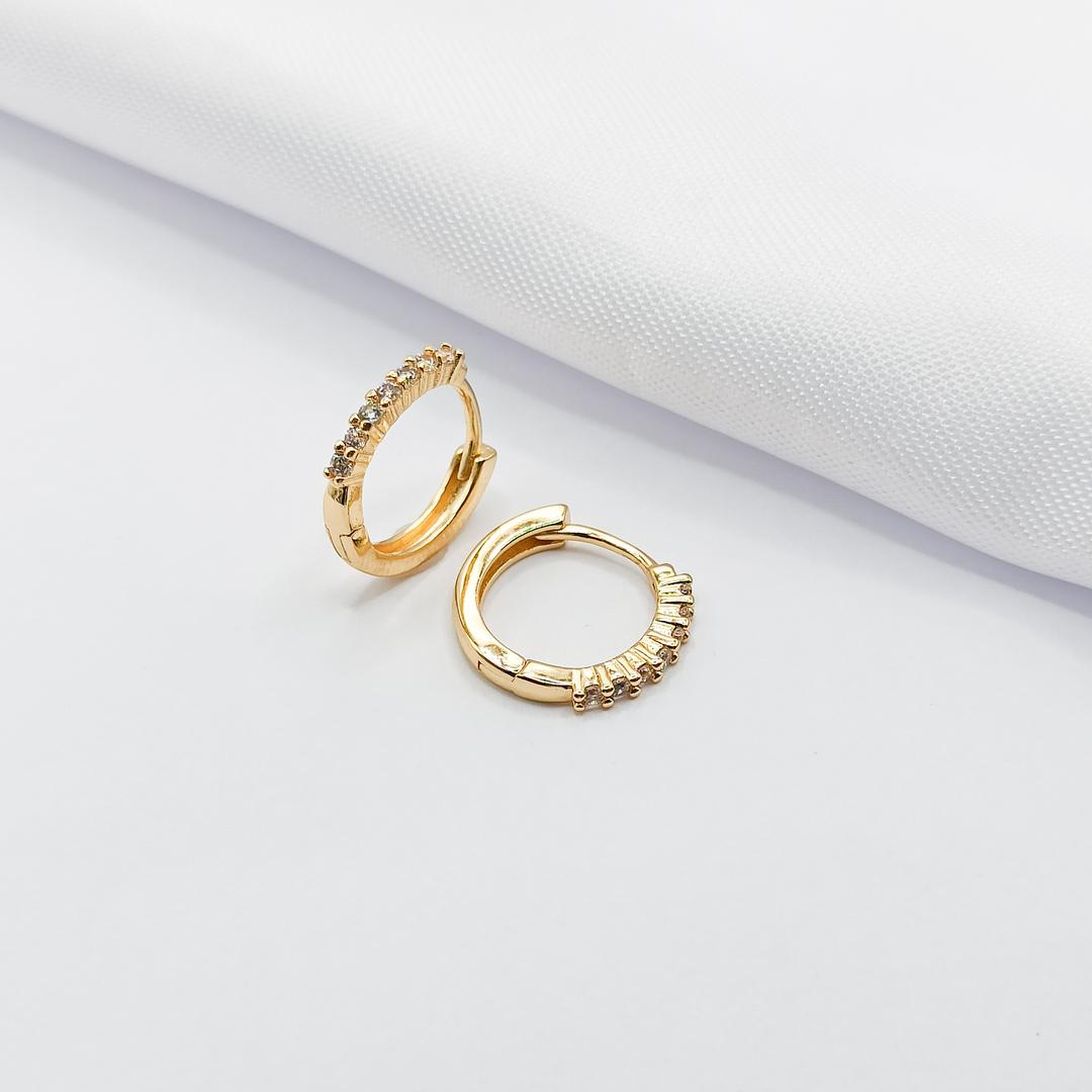 BRINCO DOURADO ARGOLINHA CLICK COM UMA FILEIRA ZIRCÔNIA