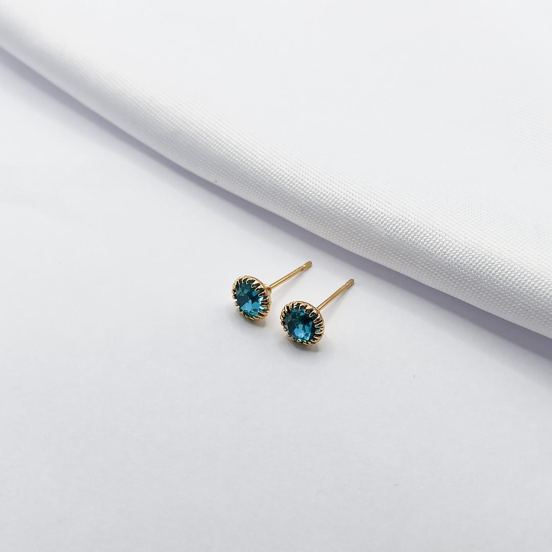 BRINCO DOURADO PONTO DE LUZ AZUL GARRA TRABALHADA