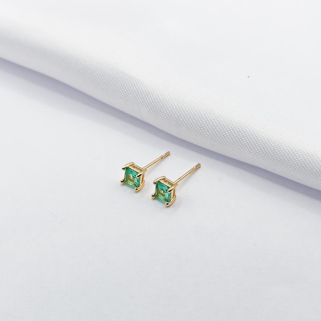 BRINCO DOURADO PONTO DE LUZ ZIRCÔNIA CARRÉ VERDE