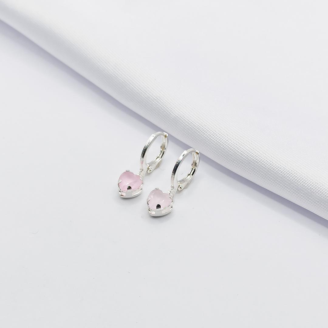 BRINCO PRATA ARGOLINHA CLICK COM CORAÇÃO ROSA LEITOSO M