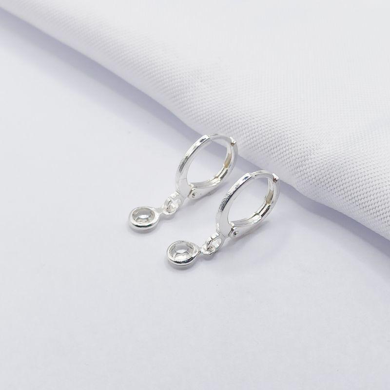 BRINCO PRATA ARGOLINHA CLICK COM PONTO DE LUZ FACETADO P