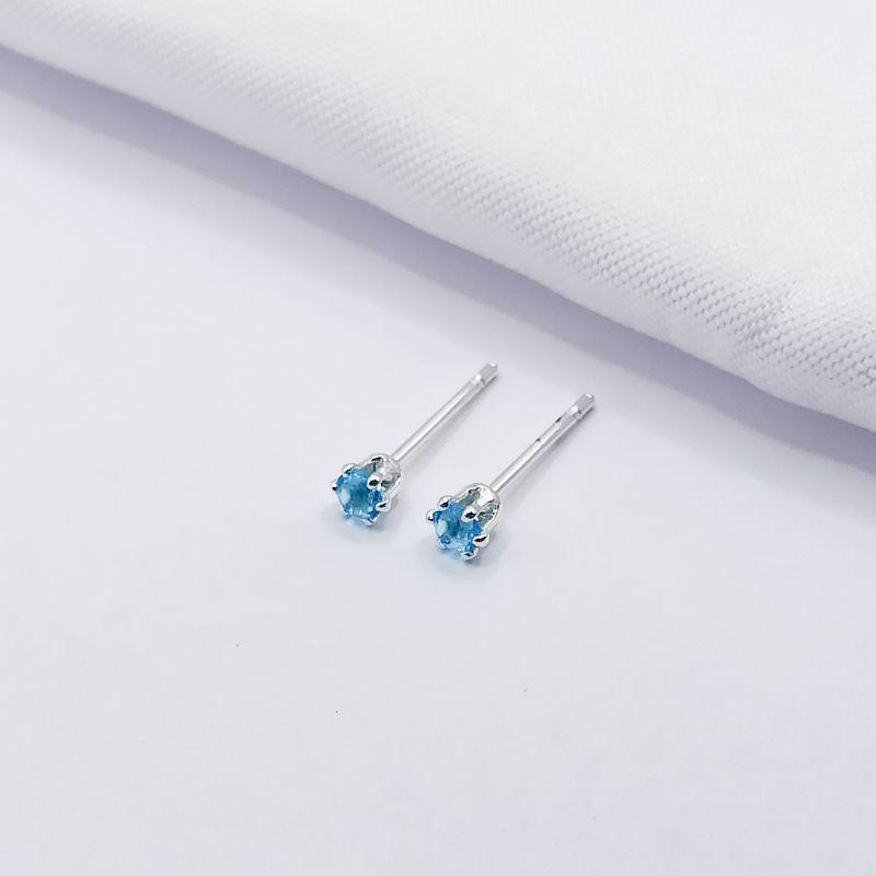 BRINCO PRATA PONTO DE LUZ AZUL P