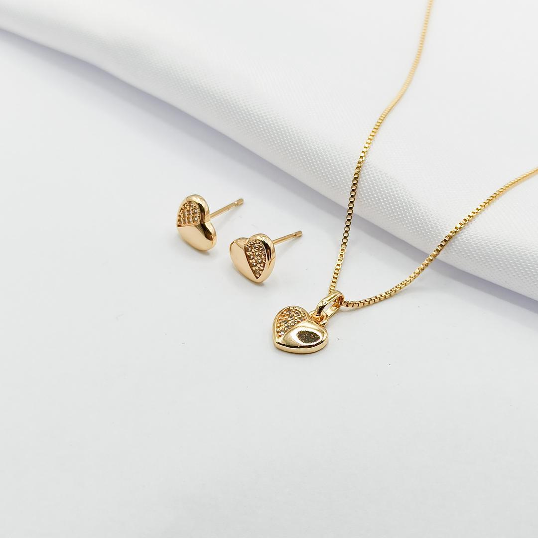 CONJUNTO DOURADO CORAÇÃO MEIO CRAVEJADO 45CM