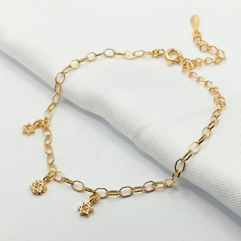 PULSEIRA DOURADA ELO GEOMÉTRICO E PINGENTES DE ESTRELAS