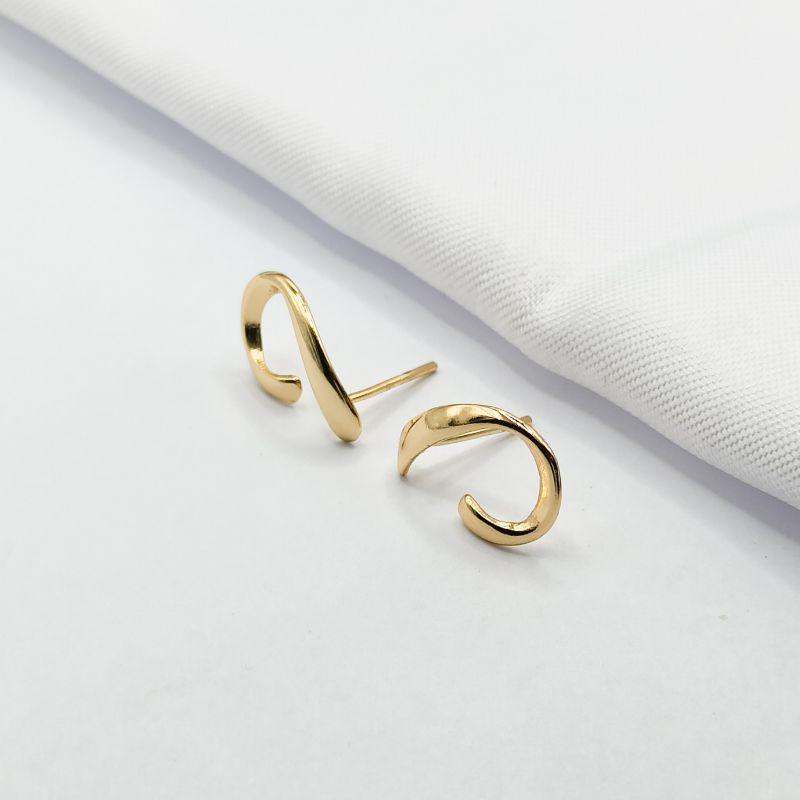 BRINCO DOURADO FITA CURVADA
