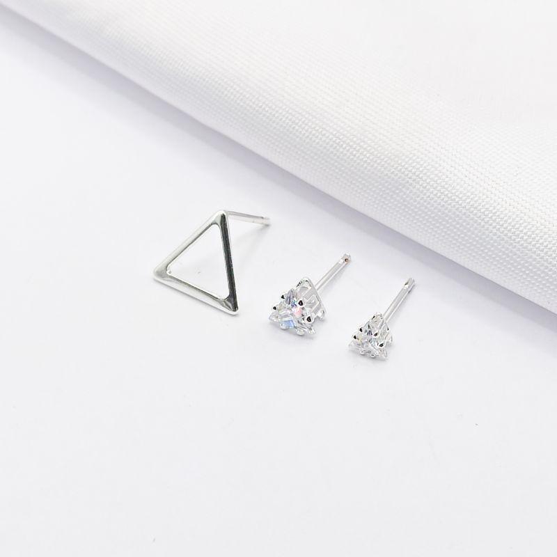BRINCO PRATA TRIO TRIÂNGULO VAZADO E CRISTAL