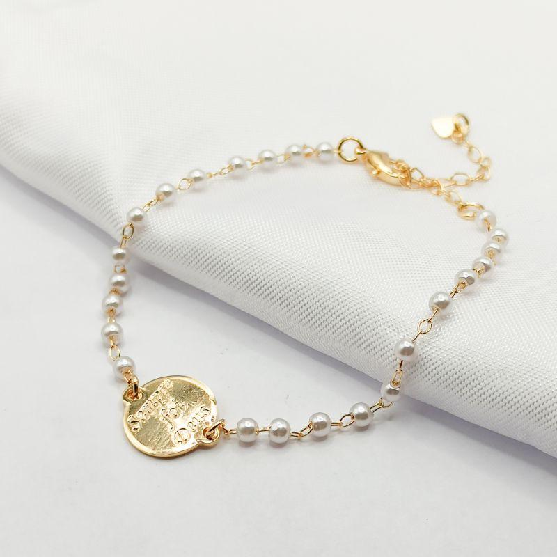 PULSEIRA DOURADA PÉROLA COM MEDALHINHA 