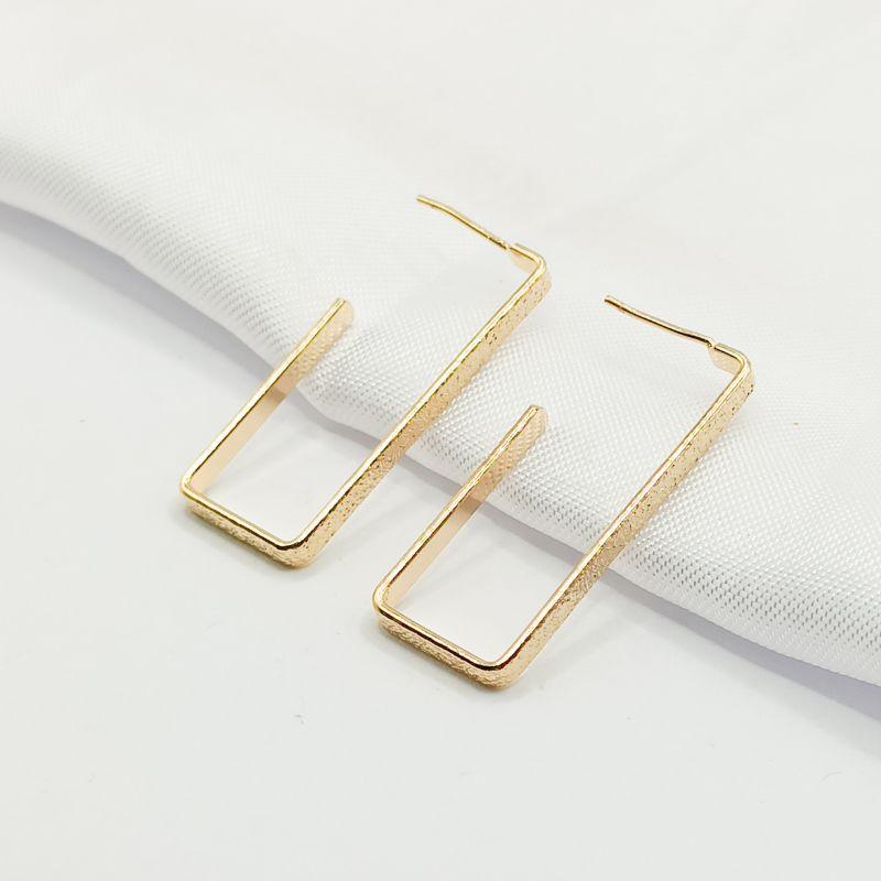 BRINCO DOURADO ARGOLA RETANGULAR DIAMANTADA G