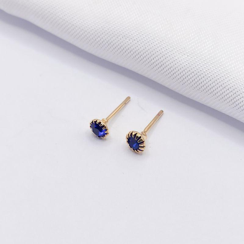 BRINCO DOURADO PONTO DE LUZ SAFIRA DETALHADO M