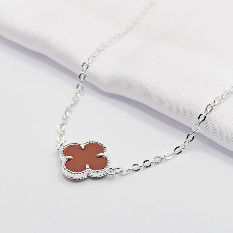 GARGANTILHA PRATA CHOKER INSPIRAÇÃO TREVO VAN CLEEF MARROM 40CM