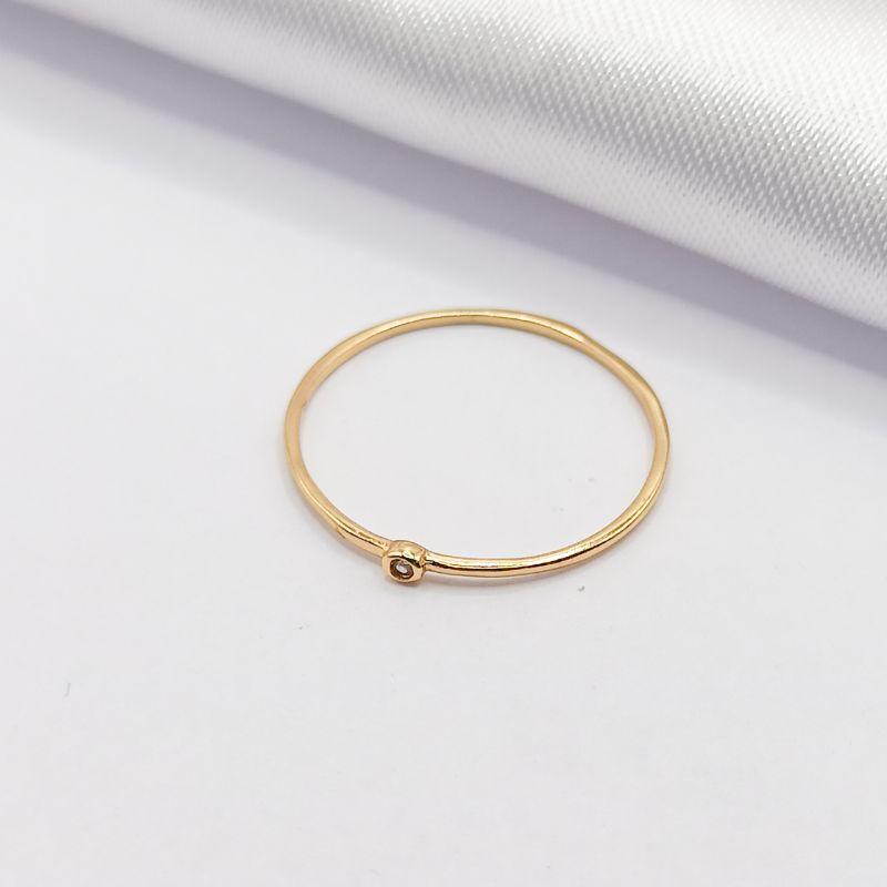 ANEL DOURADO FIO FINO LISO COM PONTO DE LUZ