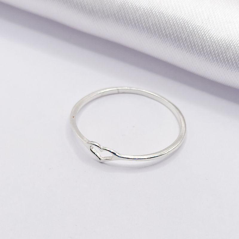 ANEL PRATA FIO CORAÇÃO LISO