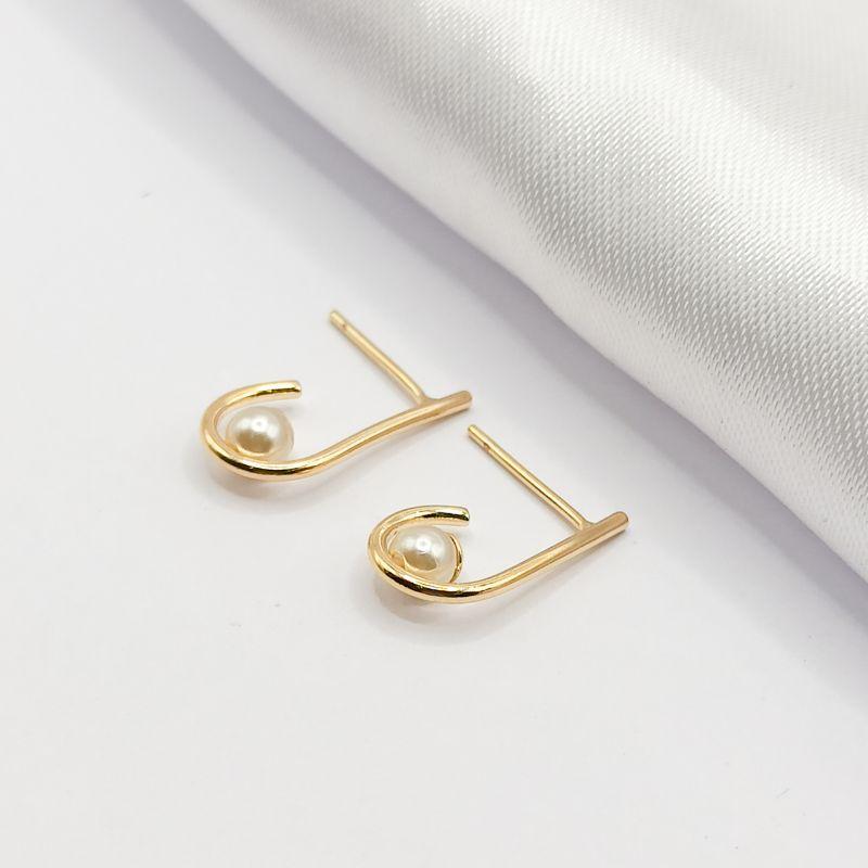 BRINCO DOURADO FIO ANZOL LISO COM PÉROLA