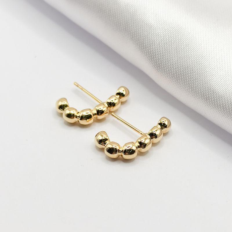 BRINCO DOURADO FIO CURVADO 6 BOLINHAS LISAS