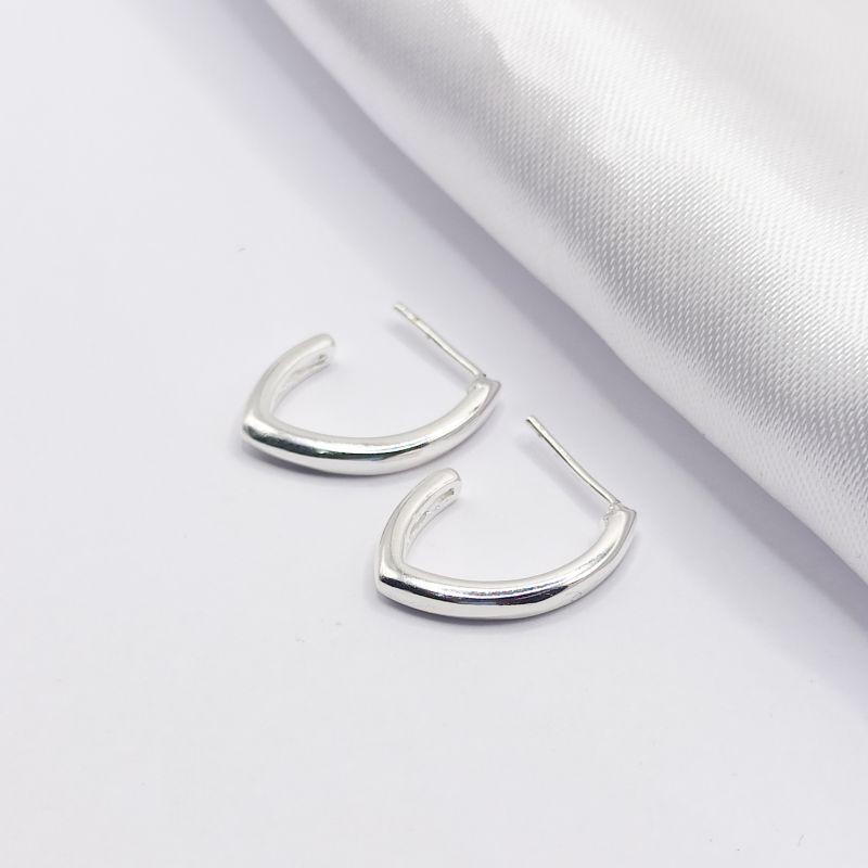 BRINCO PRATA MEIA ARGOLA FIO CURVADO LISO