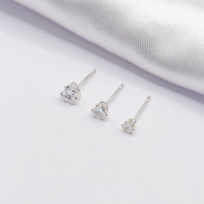 BRINCO PRATA TRIO CORAÇÕES CRITAIS