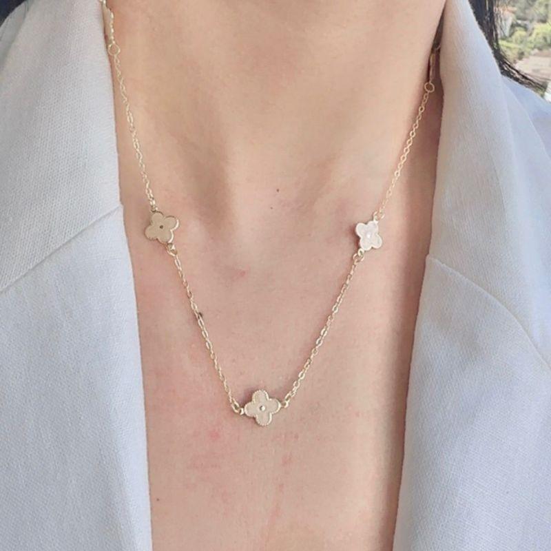 Gargantilha Dourada Trevos Nude 50 cm