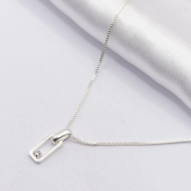 GARGANTILHA PRATA CHOKER RETÂNGULO VAZADO PONTO DE LUZ 35CM