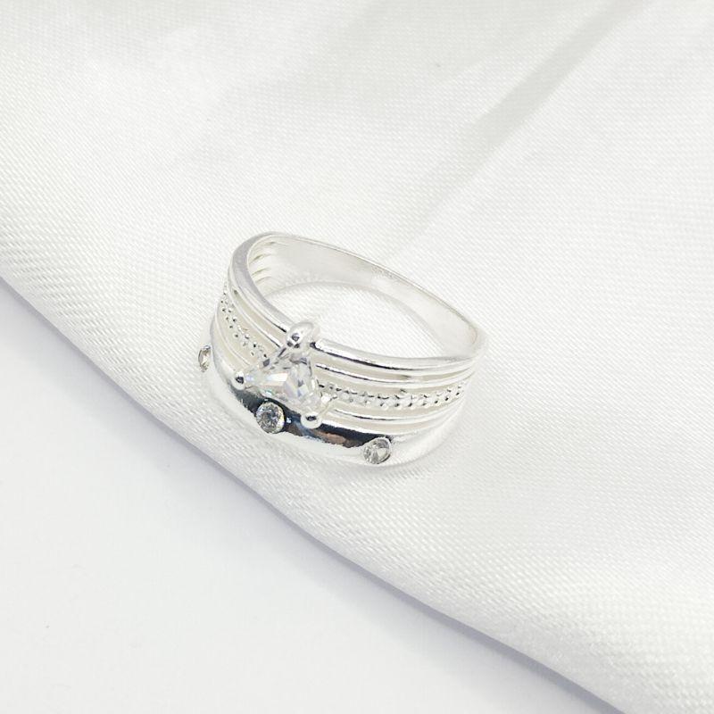 ANEL PRATA 5 FIOS PEDRA TRIANGULAR MAIOR E ZIRCÔNIAS