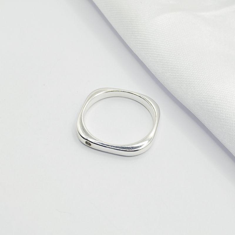 ANEL PRATA QUADRADO