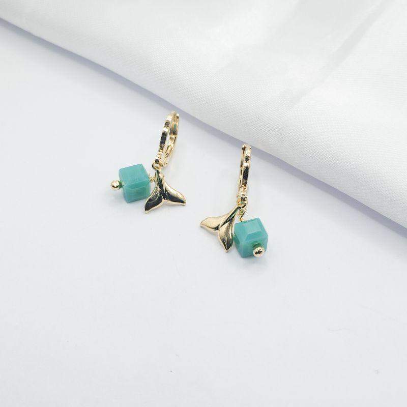 BRINCO DOURADO ARGOLA CLIK PINGENTE PEDRA AZUL E OUTRO RABO DE SEREIA