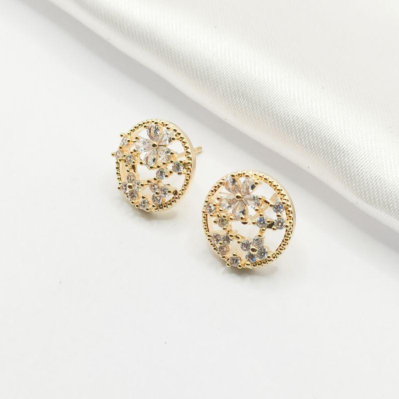 BRINCO DOURADO CÍRCULO VAZADO COM CRISTAL GOTA E ZIRCÔNIA