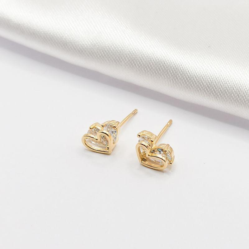 BRINCO DOURADO CORAÇÃO FIO COM 2 GOTAS CRISTAIS