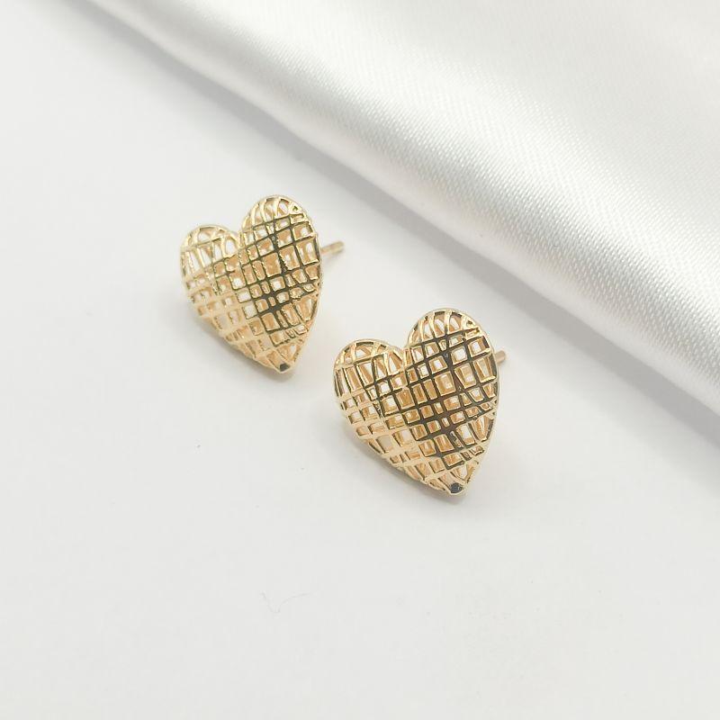 BRINCO DOURADO CORAÇÃO RENDADO