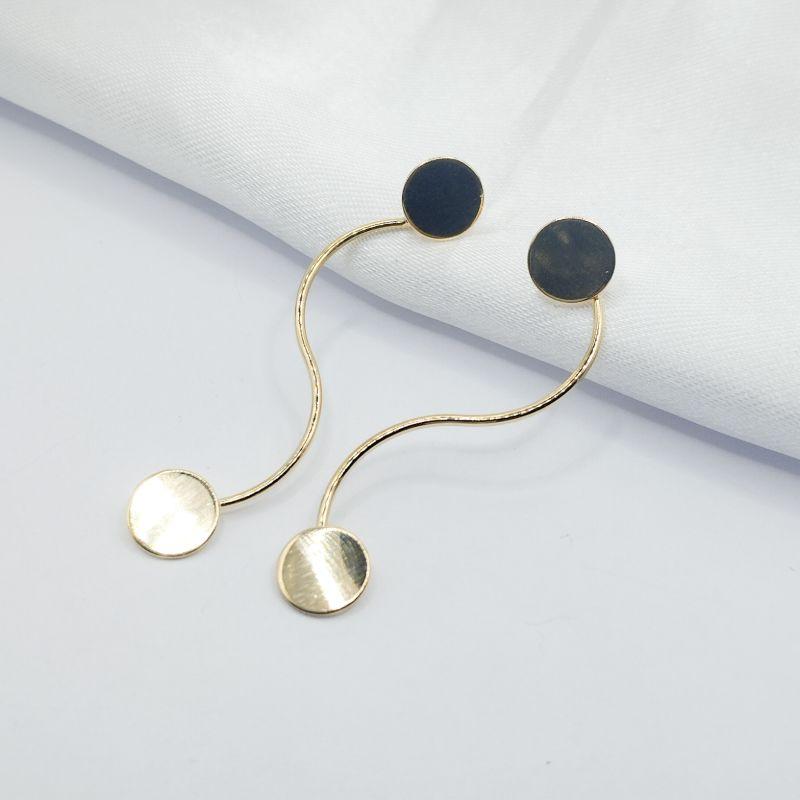 BRINCO DOURADO FIO ONDULADO COMPONTAS EM CIRCULO LISO