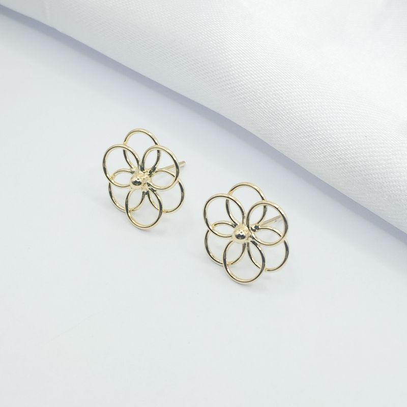 BRINCO DOURADO FLOR FIOS VAZADOS TAMANHO M