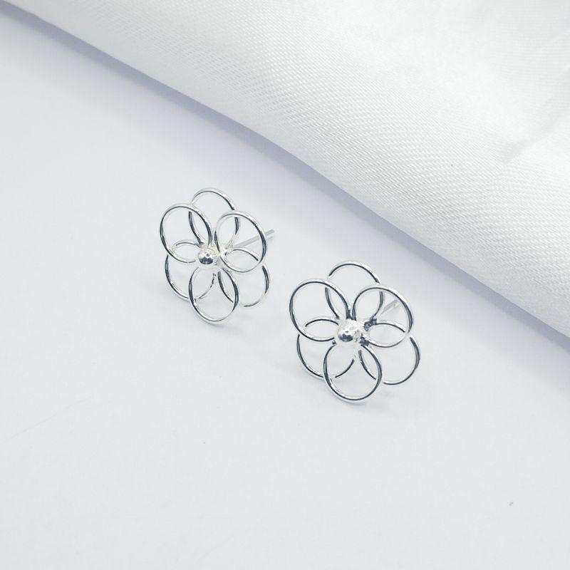 BRINCO DOURADO FLOR FIOS VAZADOS TAMANHO M