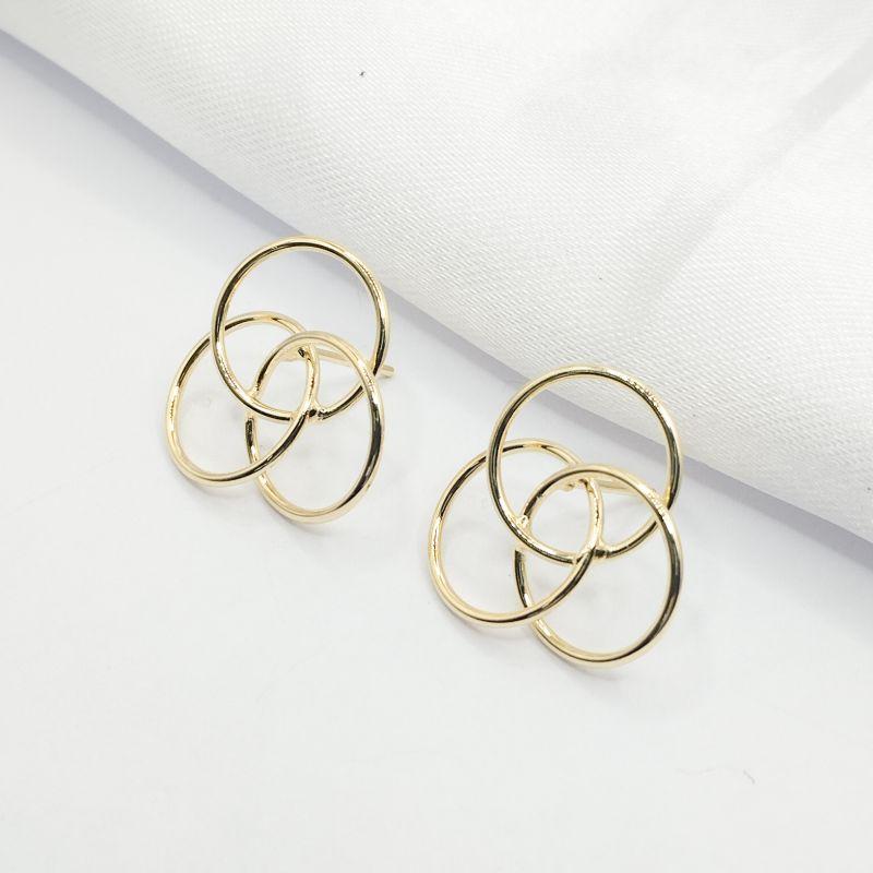 BRINCO DOURADO TRES CIRCULOS ENTRELAÇADOS