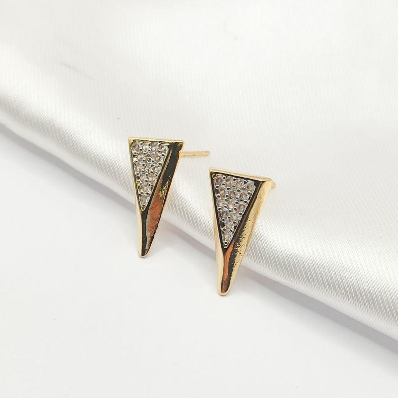 BRINCO DOURADO TRIÂNGULO 3D CRAVEJADO COM CANETA DE RÓDIO