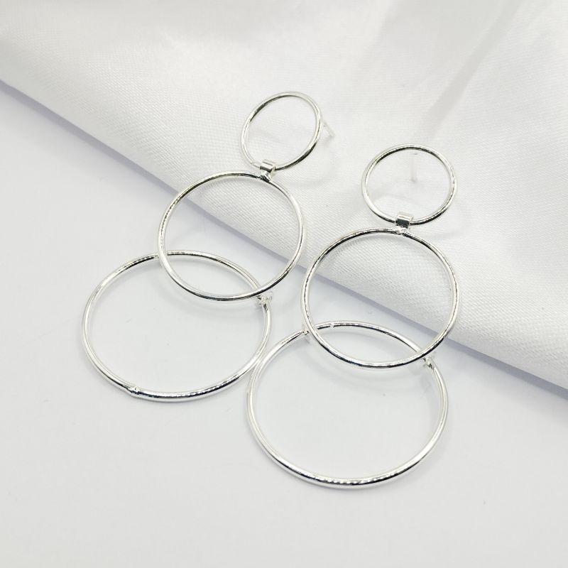 BRINCO PRATA CIRCULOS TAMANHOS DIFERENTES ARTICULADO